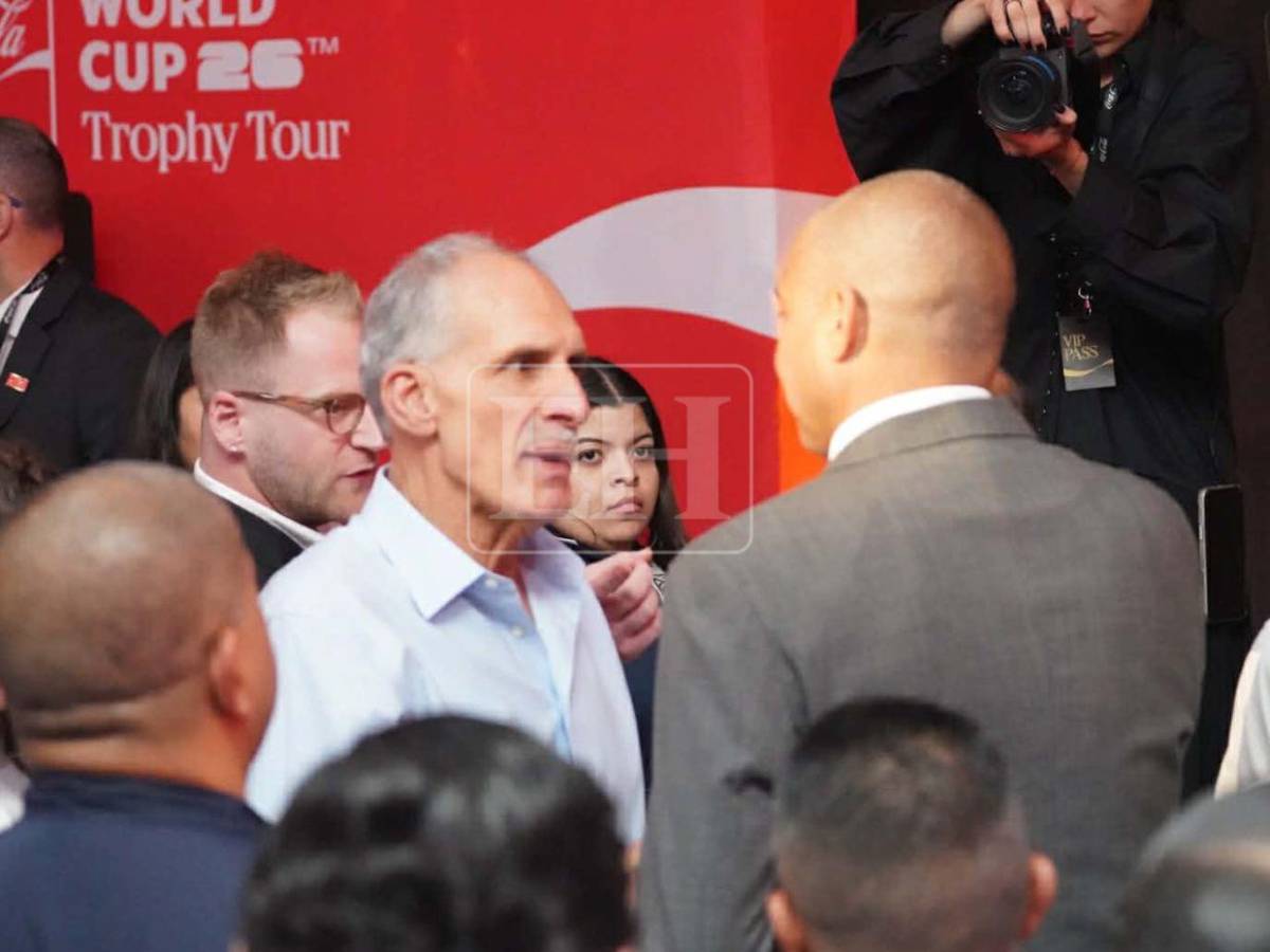 Copa del Mundo en Honduras: lo que hizo Nasry Asfura con el trofeo y, ¿qué le dijo a Trezeguet?