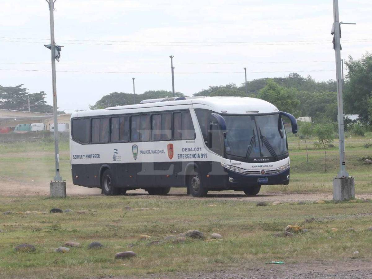 En bus comprado con fondos de la Tasa de Seguridad: así se movilizó Génesis PN en su debut en Liga