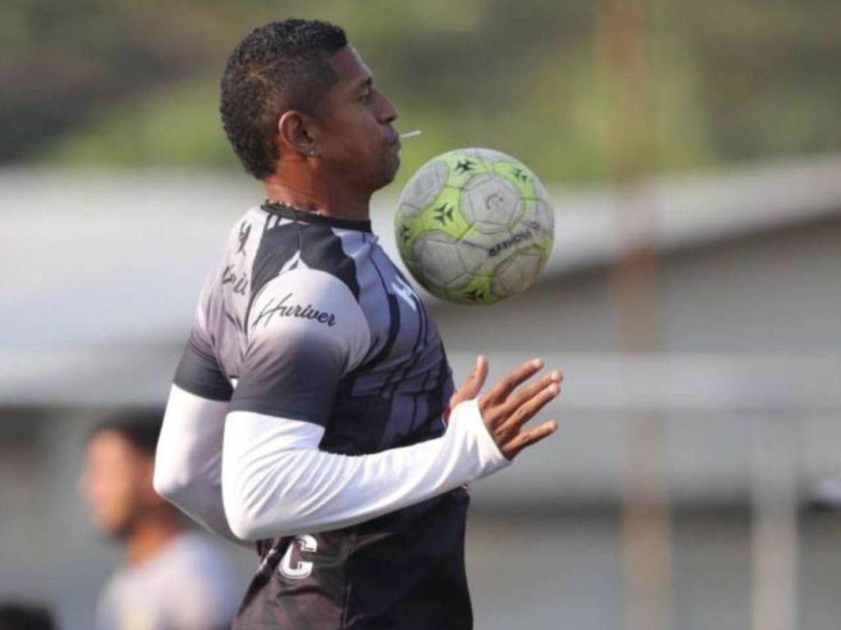 Carlo Costly también será precandidato a diputado y esto busca hacer