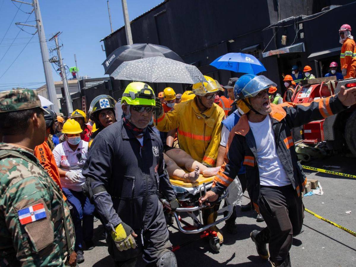 A contrarreloj buscan víctimas del accidente en discoteca de República Dominicana