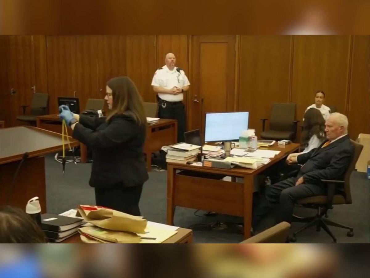 Lindsay Clancy rompe en llanto durante juicio al escuchar cómo intentaron salvar a su bebé
