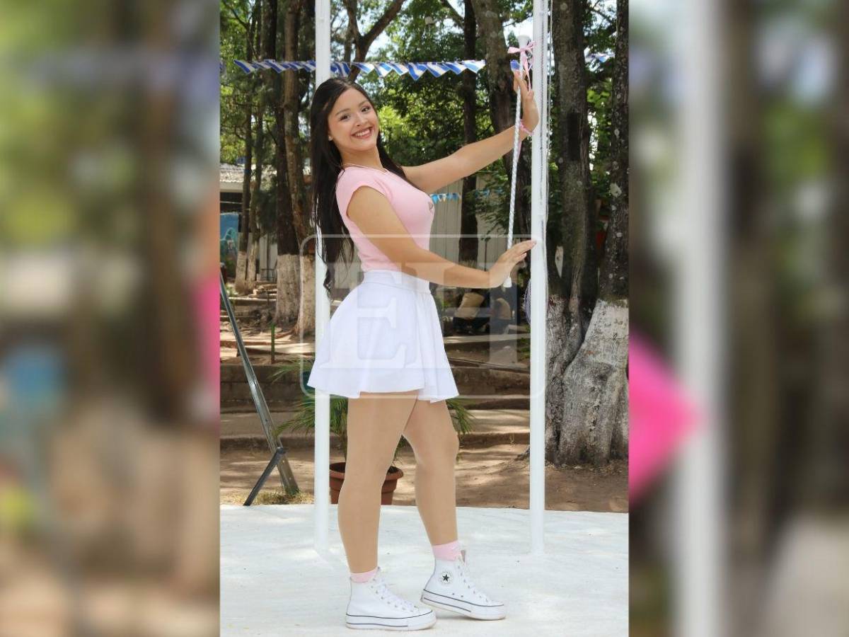 Con elegancia y precisión, palillonas del INTAE preparan su presentación para el 15 de septiembre