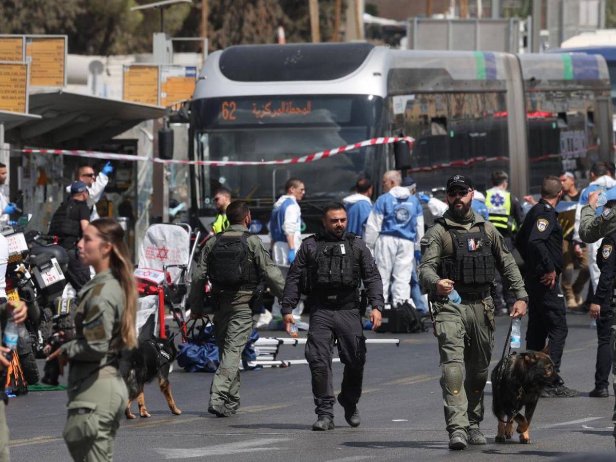 Atacantes eran dos y llegaron en un carro: ¿qué se sabe del atentado en Jerusalén?