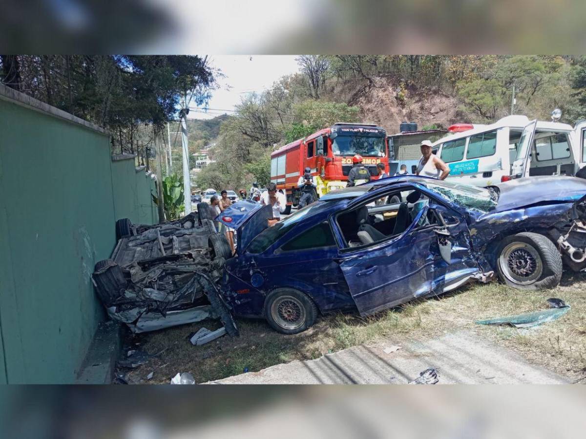 Las imágenes del accidente de dos vehículos en Valle de Ángeles; hay 6 heridos