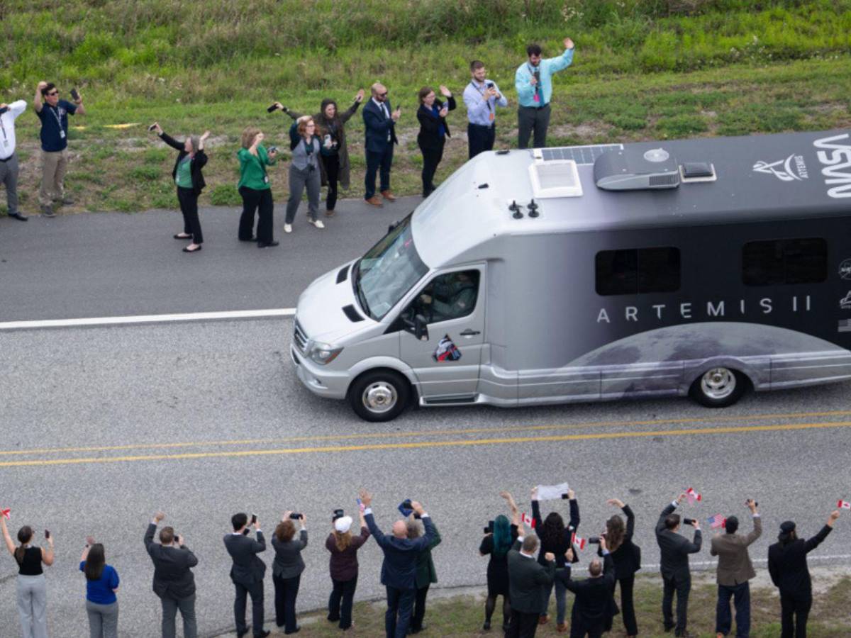 Artemis II incluye por primera vez a una mujer, un astronauta afroamericano y uno extranjero
