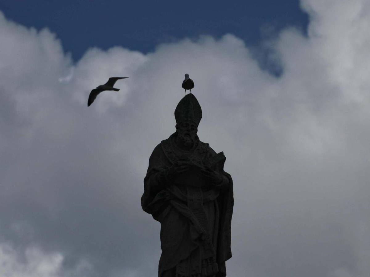 Imágenes de los fieles en el segundo día de cónclave