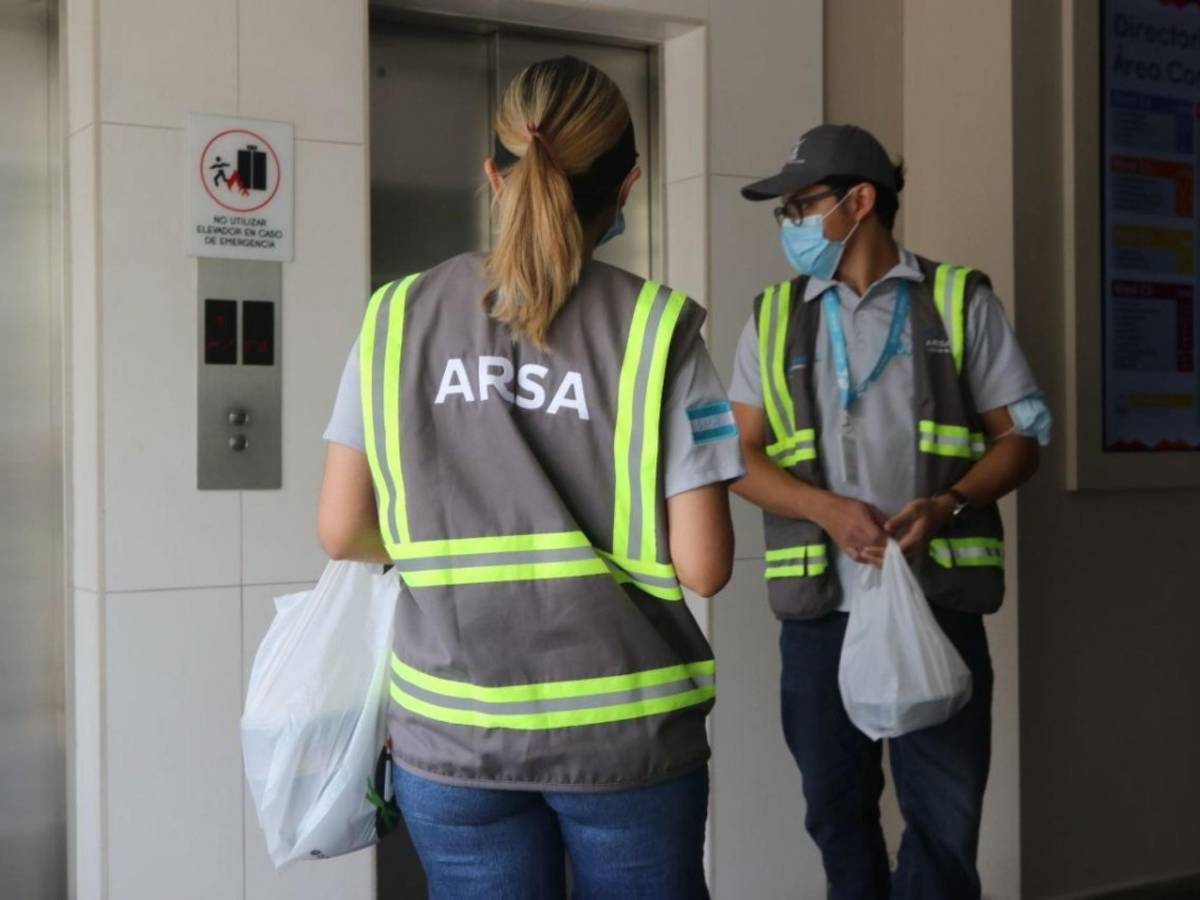 Más de 18 celulares tenía Nueva Med, clínica denunciada por EL HERALDO Plus y LA PRENSA PREMIUM, para llamar a pacientes