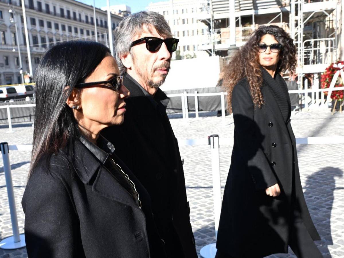 De Anne Hathaway a Donatella Versace: Famosos que asistieron al funeral de Valentino en Roma