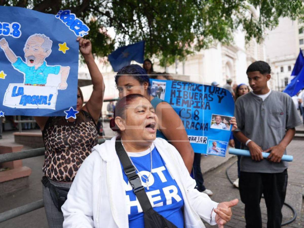 Simpatizantes llenan el centro de Tegucigalpa por investidura de Nasry Asfura