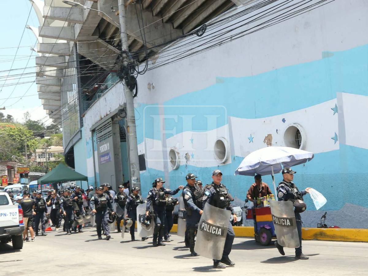 Largas filas, fuertes medidas de seguridad y mucha pasión a horas de la final del Clausura 2026