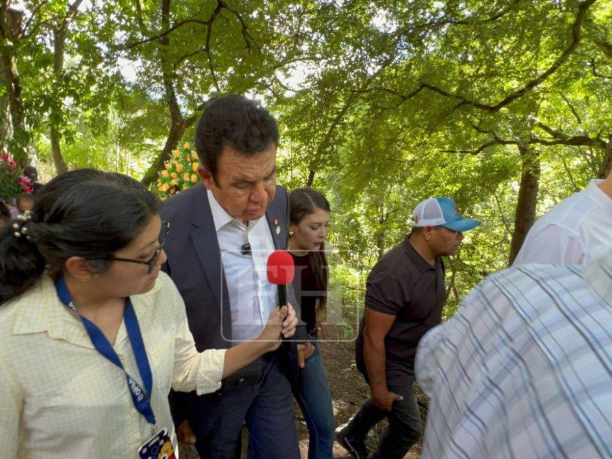 Así fue la visita de Salvador Nasralla a Santa Bárbara para despedir víctimas del accidente