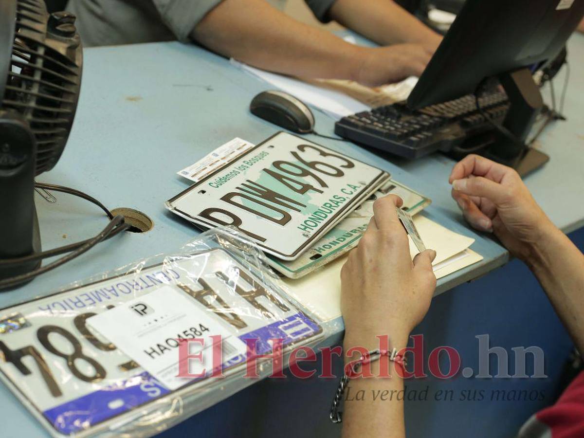Diputados extienden plazo para entregar placas vehiculares en Honduras