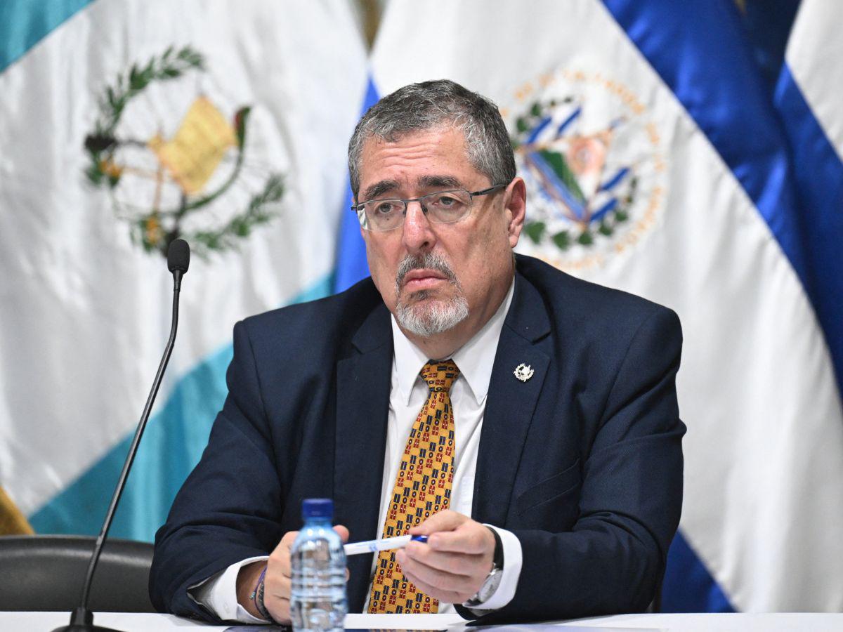 EUA, OEA y UE presionan por investidura de Arévalo como presidente en Guatemala