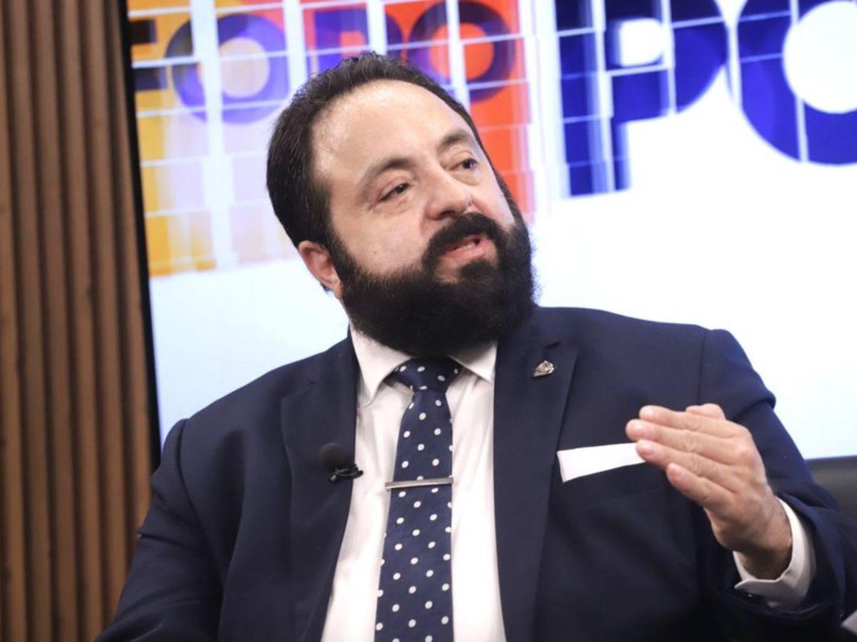 Luis Redondo: “Todo el relajo de Iroshka es porque ella también está inhabilitada”