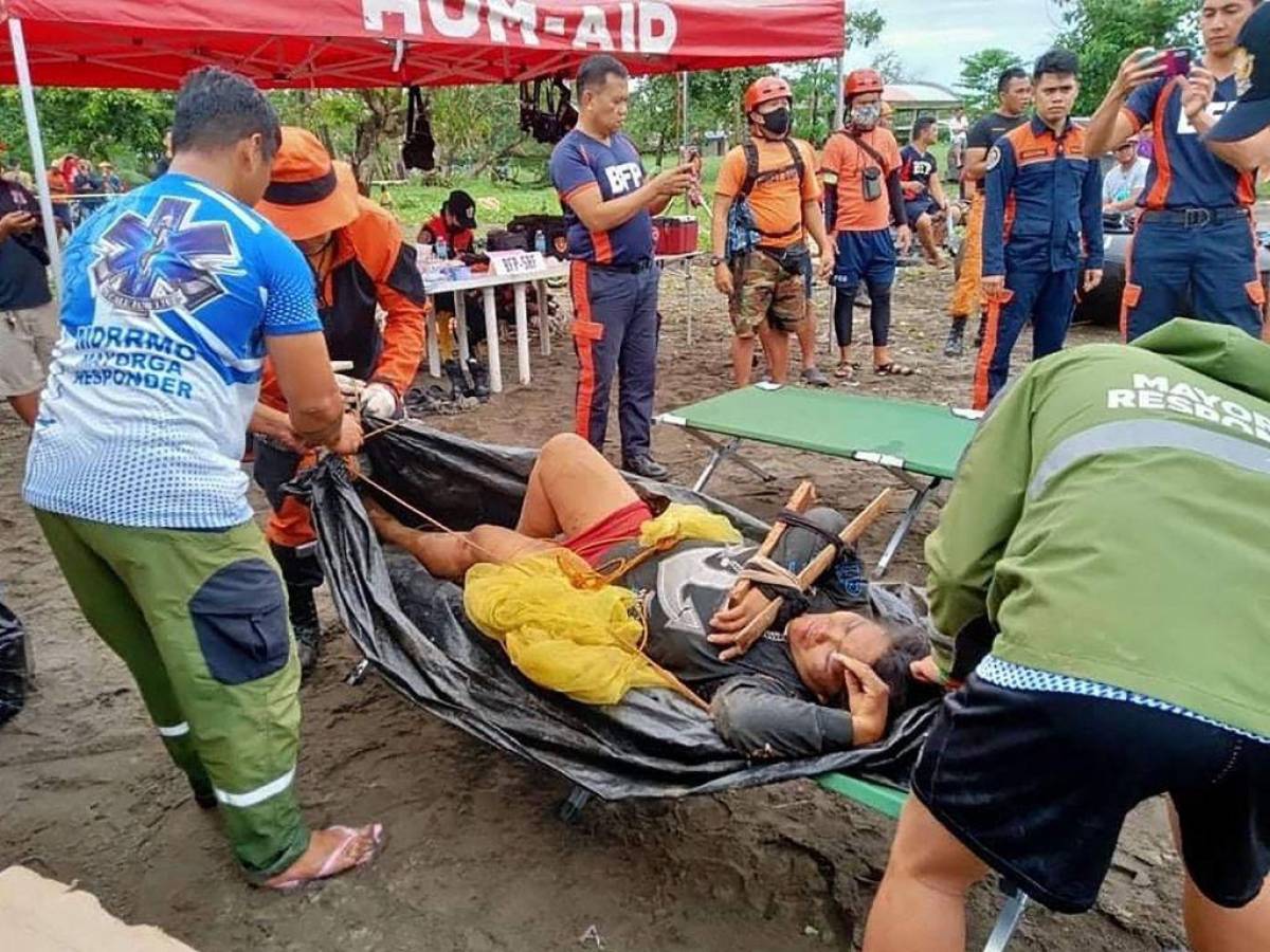 Sube a 80 la cifra de muertos por inundaciones y aludes de lodo en Filipinas