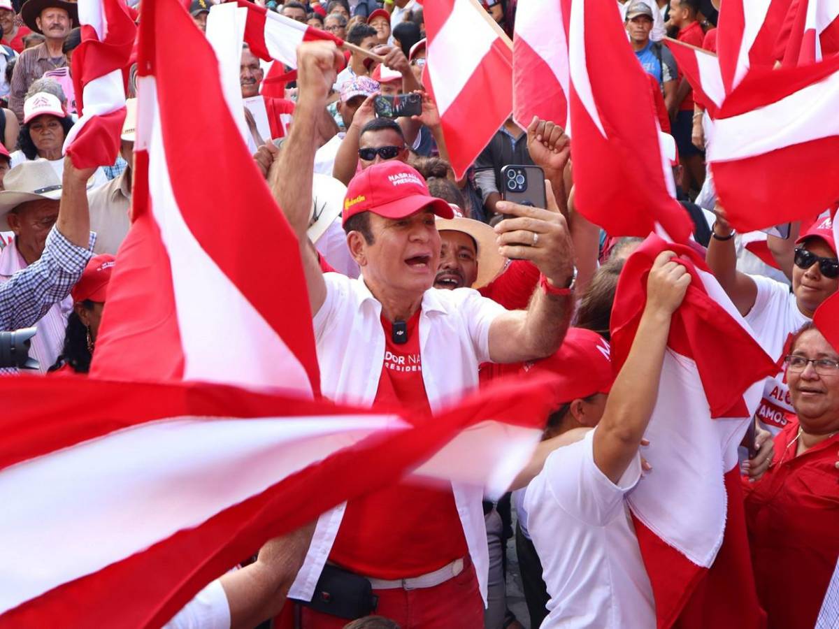 Unificar al PL y sacar al “familión” promete Salvador Nasralla en cierre de campaña