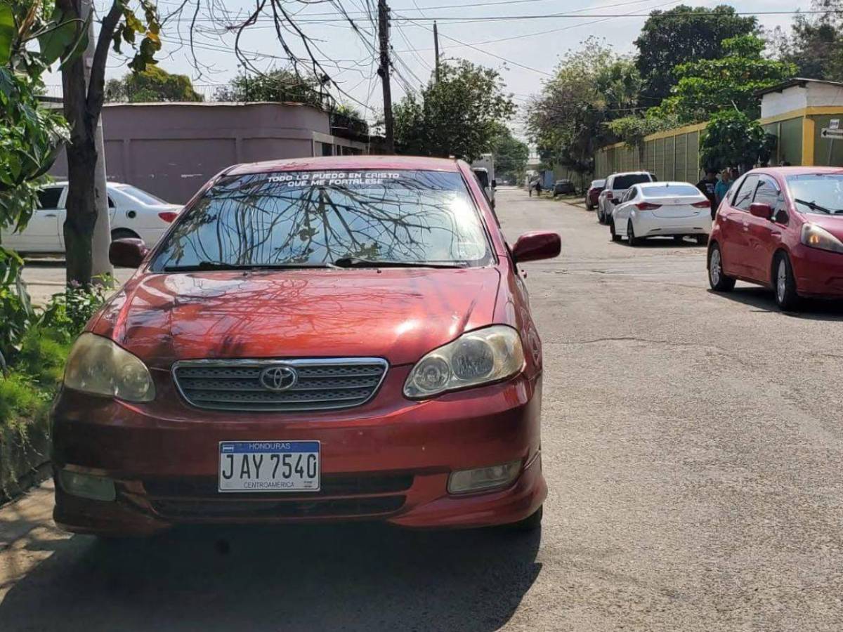 Su esposa se desmayó al encontrarlo: Muerte de taxista VIP en SPS y le dejan un rótulo