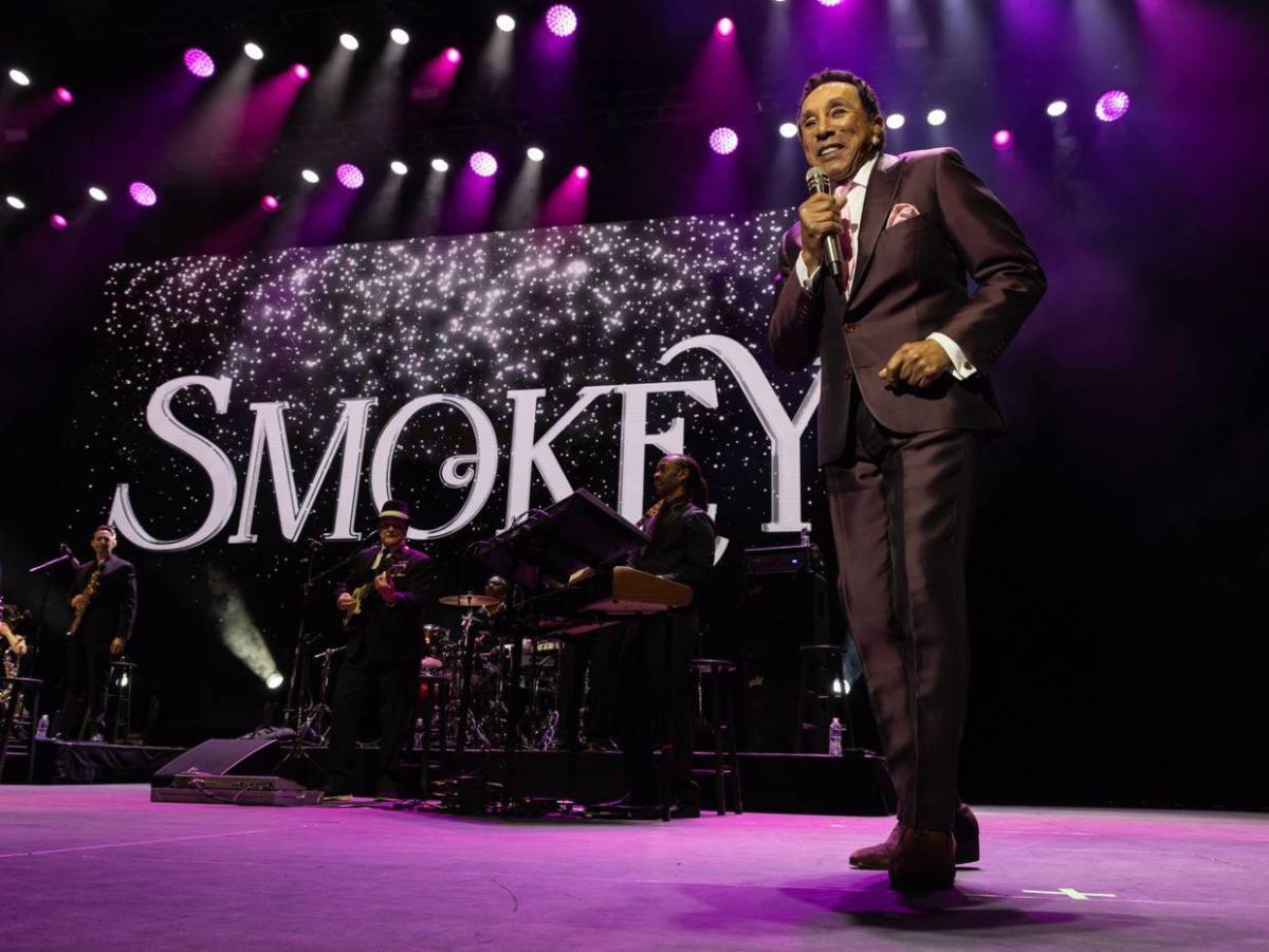 ¿Quién es Smokey Robinson, el músico acusado de abusar de exempleadas?