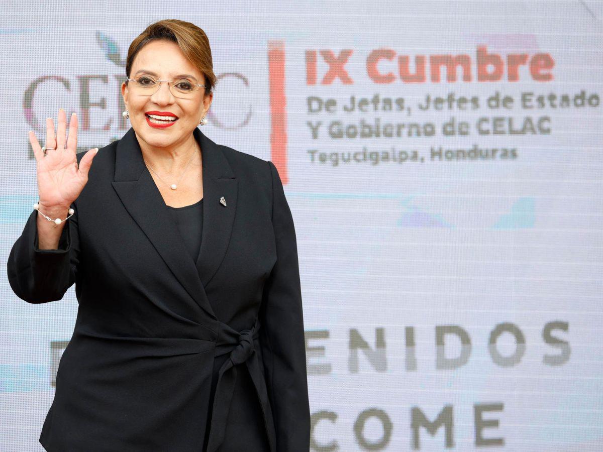 Entre secreteo y aburrimiento: los momentos y gestos incómodos en la Cumbre de la Celac