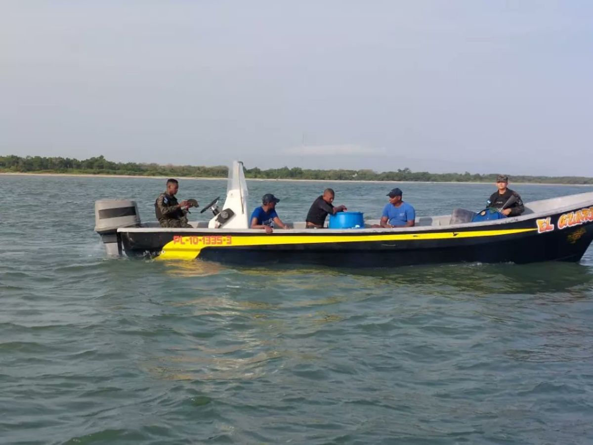 Detención judicial a dos hondureños y colombiano con 107 kilos de cocaína en Gracias a Dios