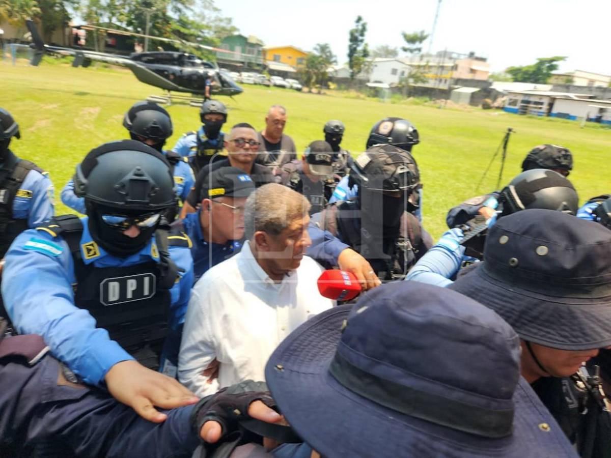 Soy inocente: exalcalde Adán Fúnez durante toma de huellas y exámenes médicos tras ser capturado