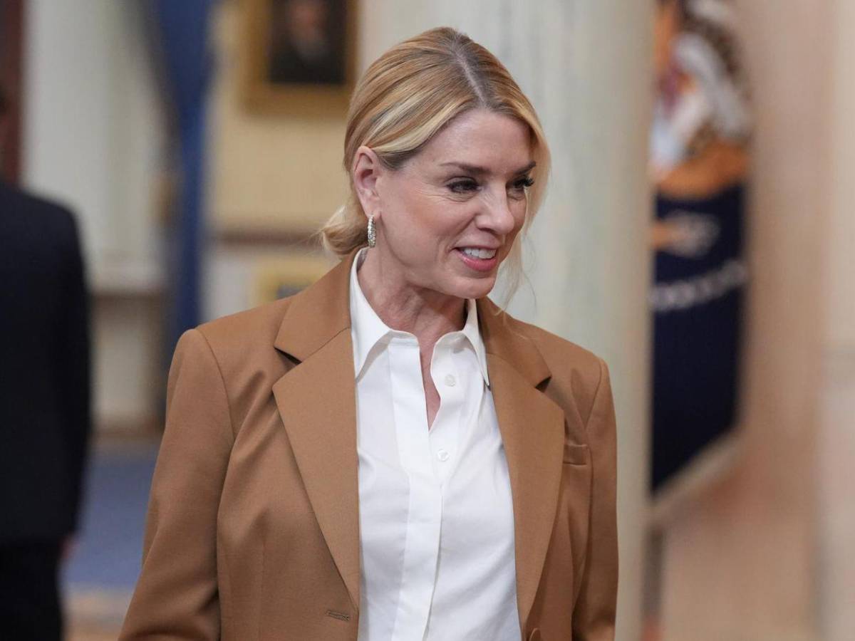 ¿Quién es Pam Bondi, fiscal general de EE UU destituida por Donald Trump?