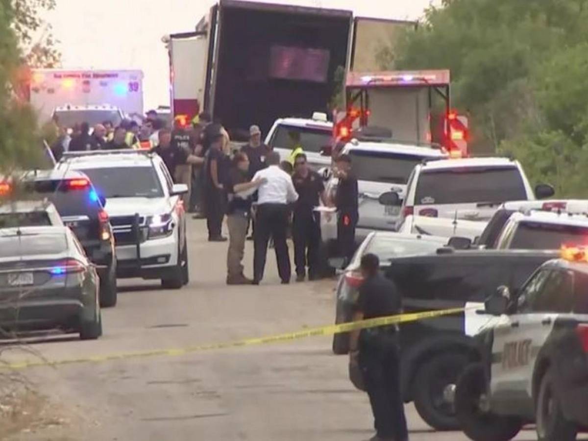 Al menos 42 migrantes son hallados muertos en un camión en San Antonio, Texas