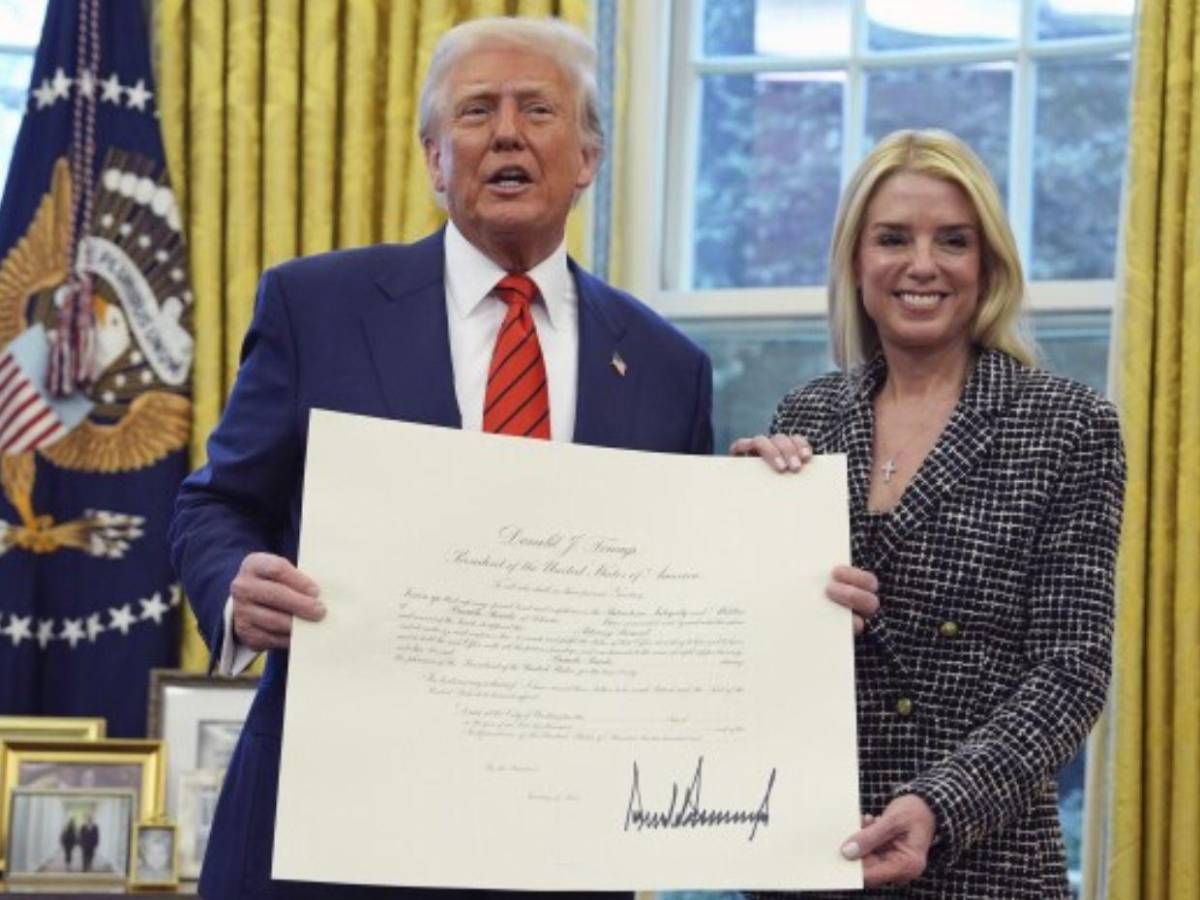 ¿Quién es Pam Bondi, fiscal general de EE UU destituida por Donald Trump?