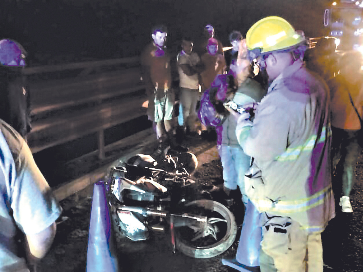 Pareja de hermanos muere al ser embestida por carro en Yarumela