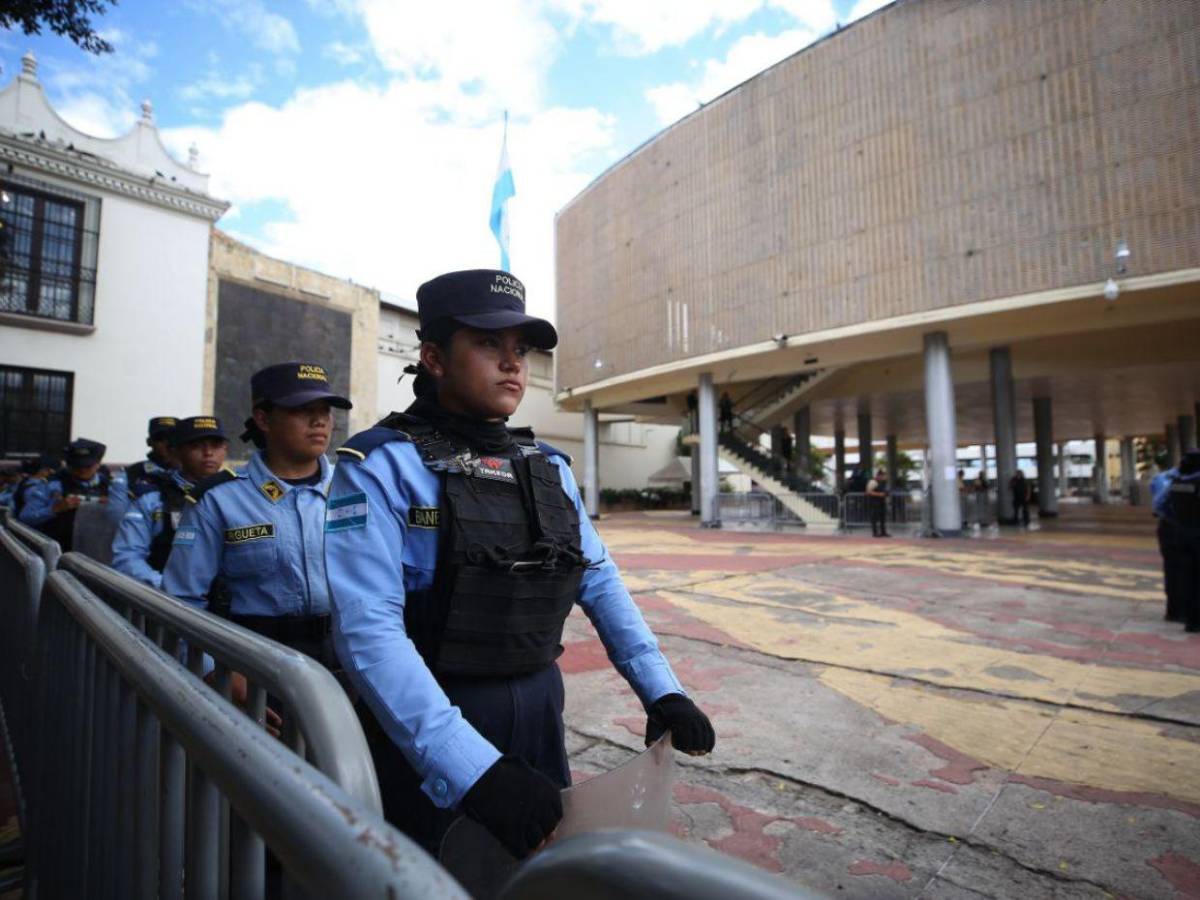 En fotos: diputados de oposición sesionaron en los bajos del Congreso