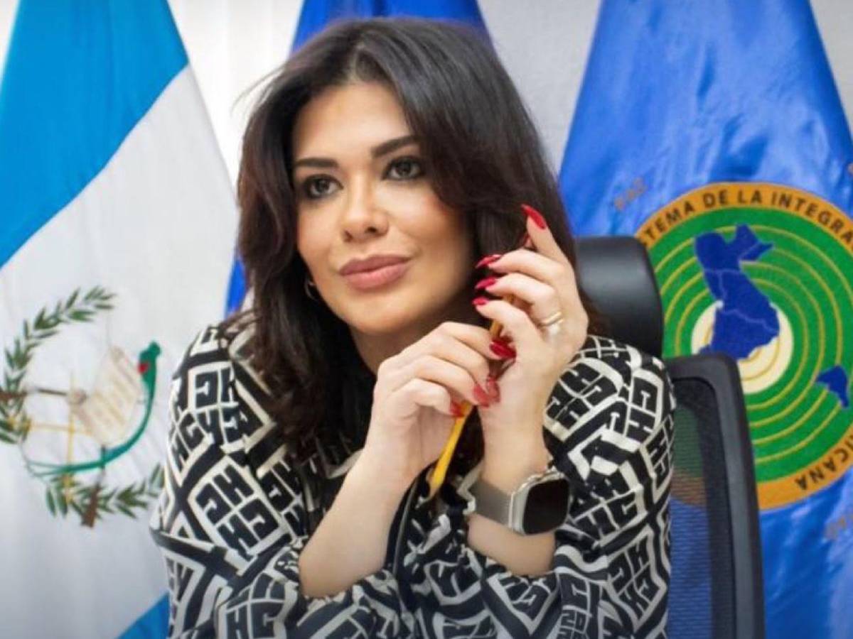 Pese a tener un buen salario como diputada, Xiomara Castro solo asiste a sesiones del Parlacen por Zoom