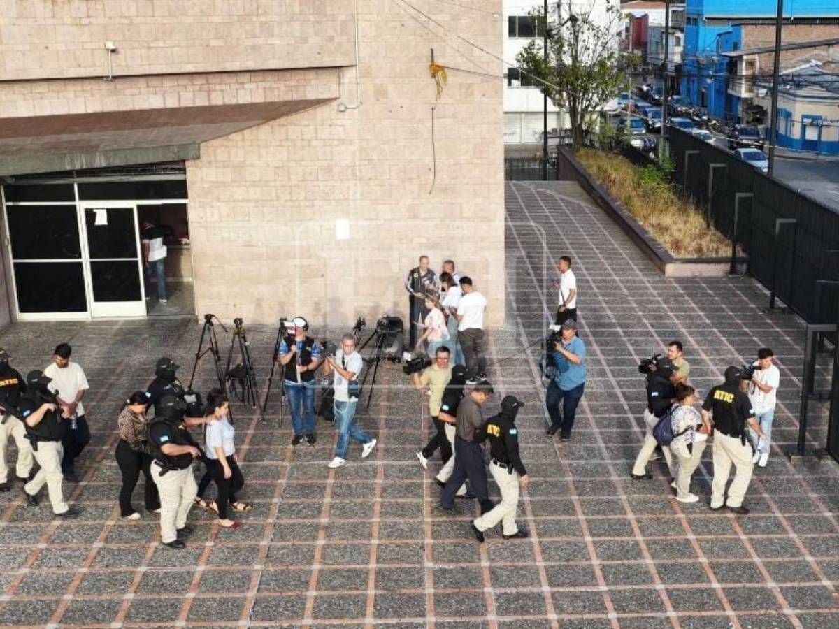 Robaron L586 mil en 41 minutos: así operaba red que entraba a bancas en línea y hacía transferencias