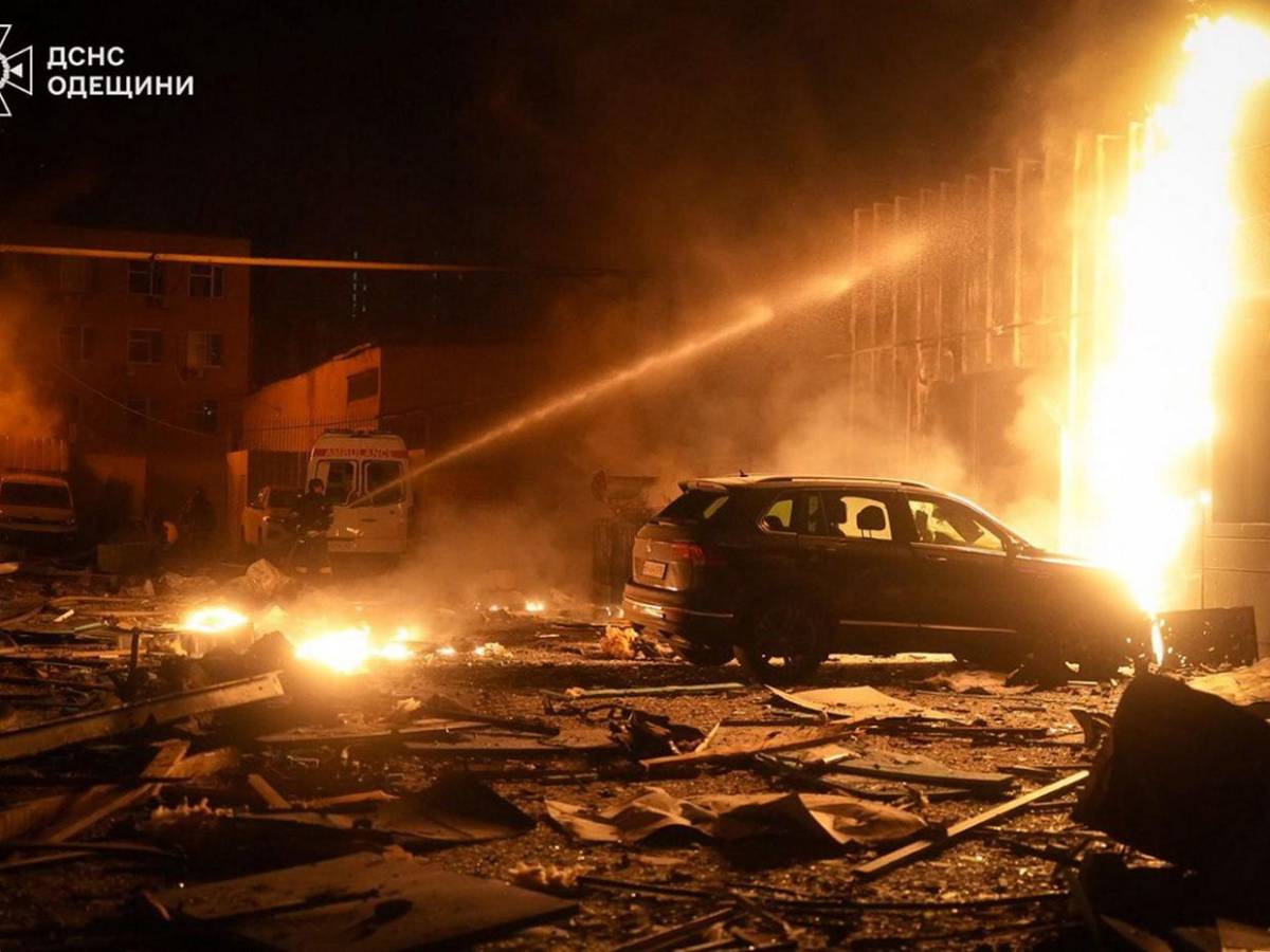 Las tenebrosas imágenes del ataque ruso a zona energética de Odesa