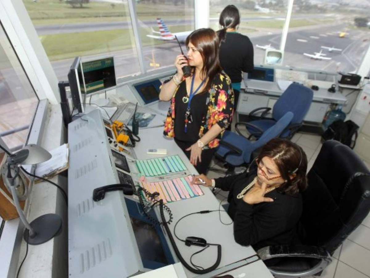 Abren empleos en Aeronáutica Civil para profesionales universitarios