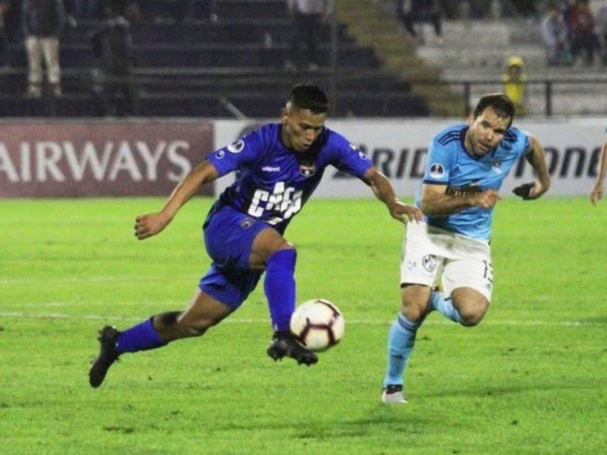 Fue seleccionado de Honduras, indocumentado en USA y ahora juega en la talacha en Houston