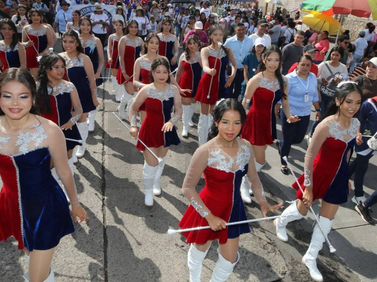 Fervor cívico y color están presentes en los desfiles patrios Honduras 2025