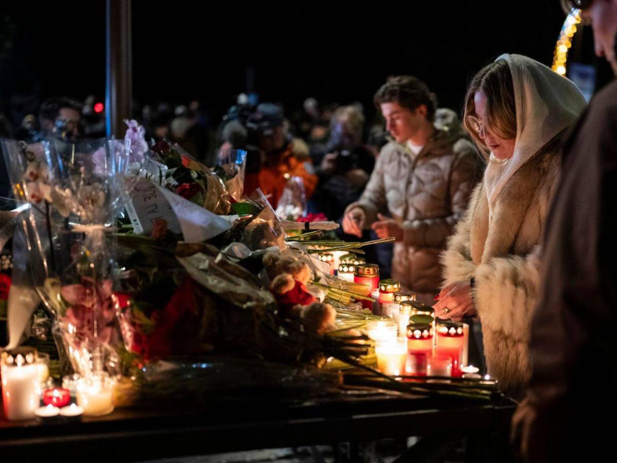 Vigilia recuerda a las víctimas del incendio de Crans Montana, Suiza