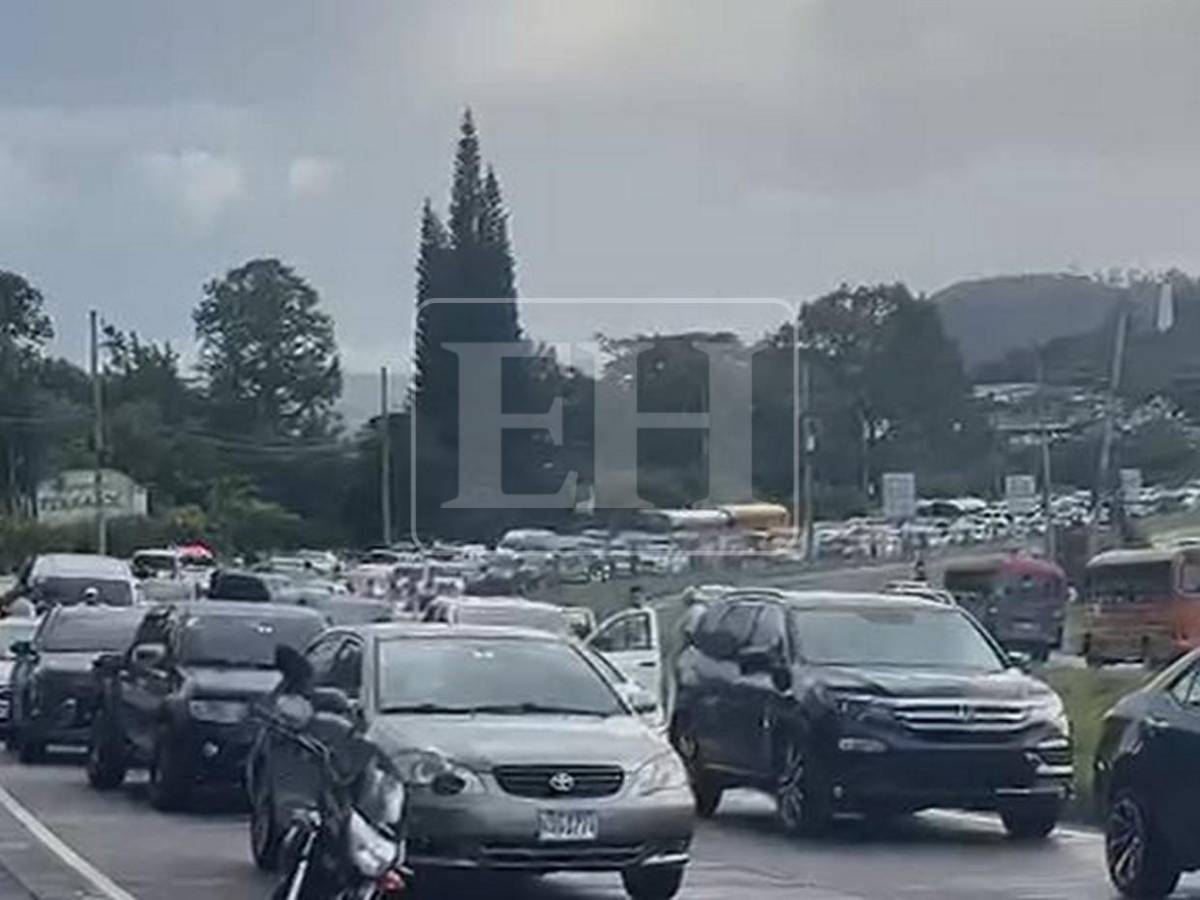 Sin paso a la capital: largas filas en  la CA-5 tras accidente en El Durazno