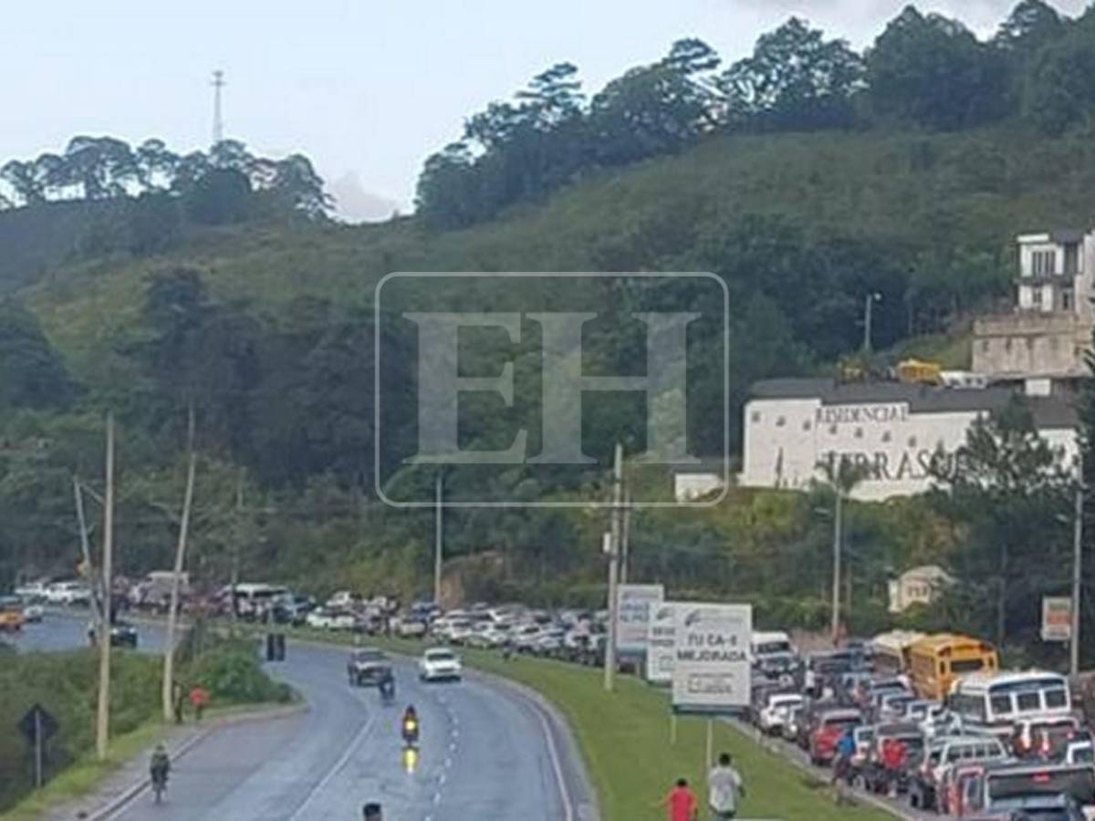 Sin paso a la capital: largas filas en  la CA-5 tras accidente en El Durazno