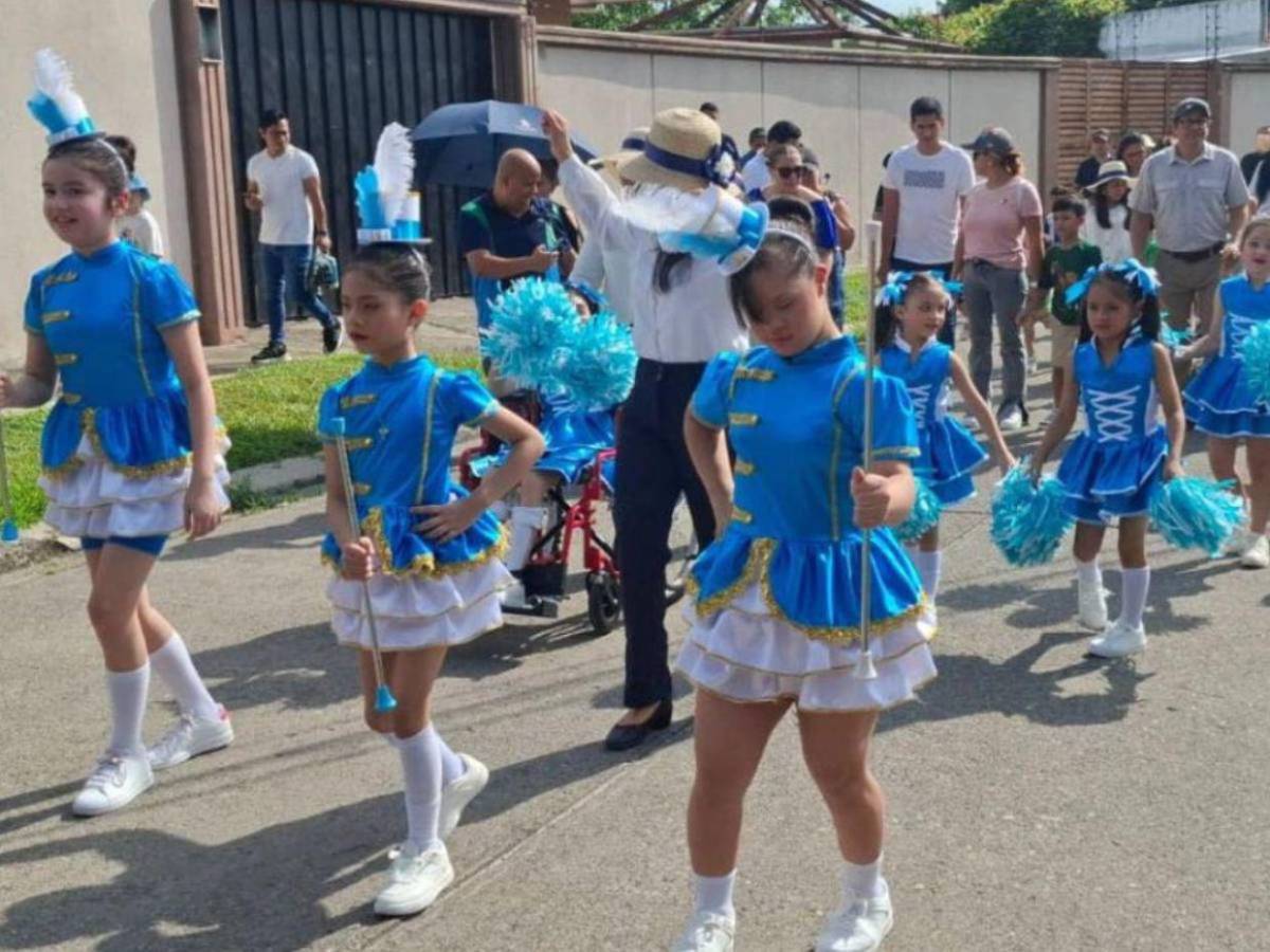 Niños con talentos diversos brillan en los desfiles patrios con entusiasmo y alegría