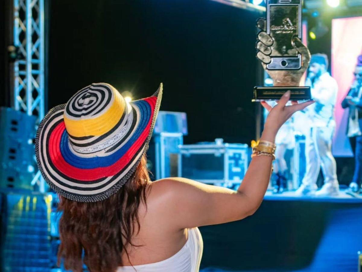 Jennifer Aplícano y Milagro Flores reciben reconocimientos en Colombia