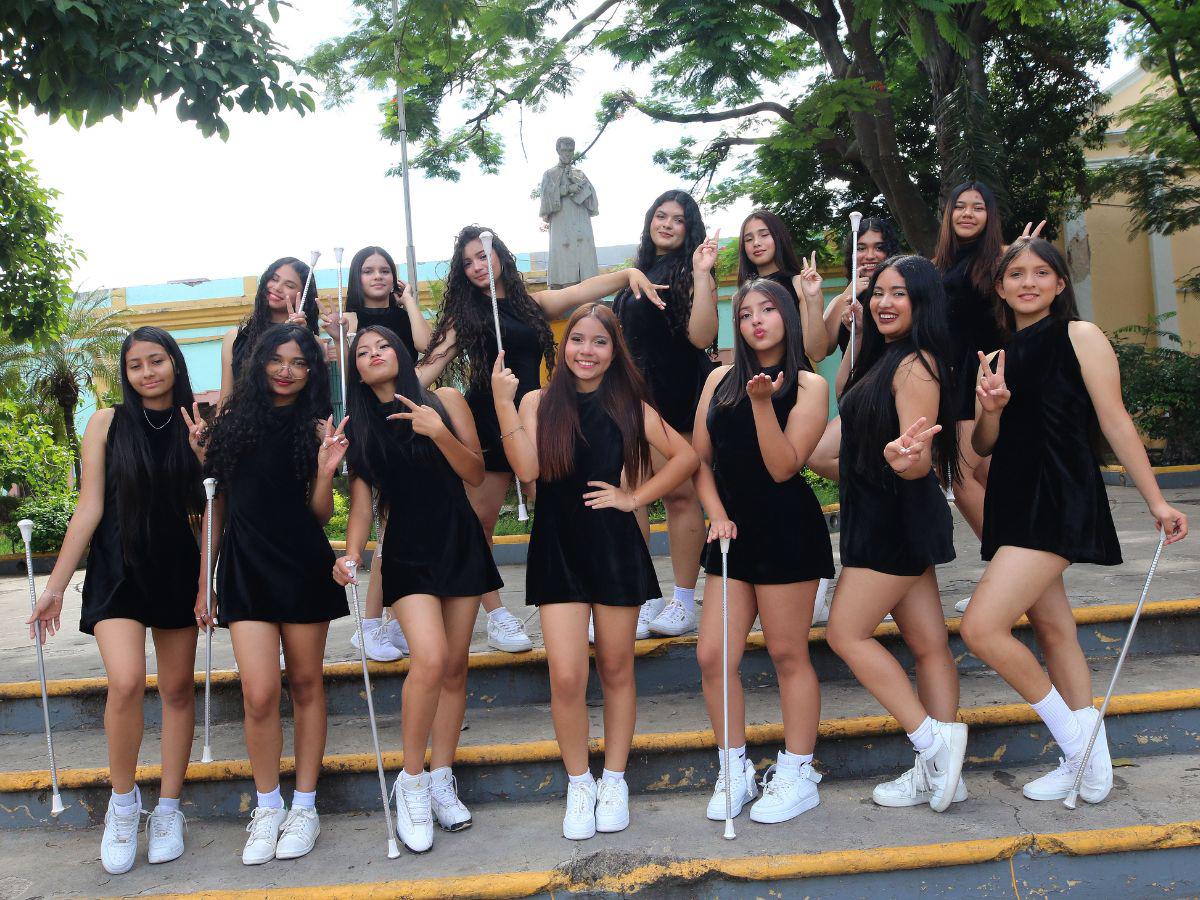 Las bellas palillonas del Instituto Vuelo de Águila que engalanarán los desfiles el 15 de septiembre