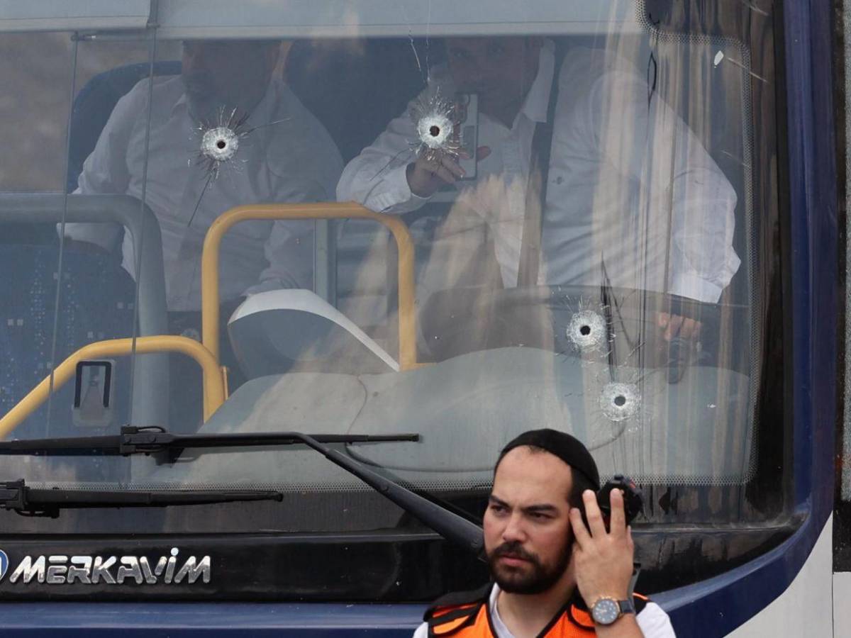 Atacantes eran dos y llegaron en un carro: ¿qué se sabe del atentado en Jerusalén?