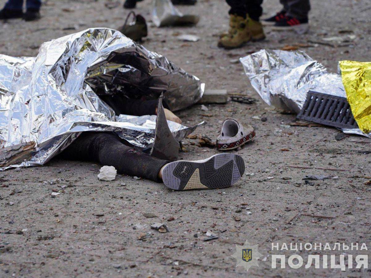 Impactantes y crudas imágenes del ataque ruso a Sumy que deja más de 30 muertes Impactantes y crudas imágenes del ataque ruso a Sumy que deja más de 30 muertes