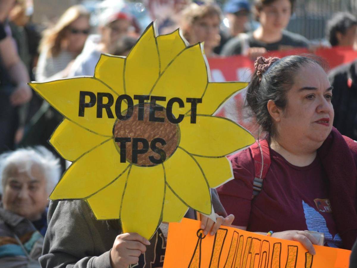 “Salga ahora o sea deportado”: los países que, igual que Honduras, se quedaron sin TPS