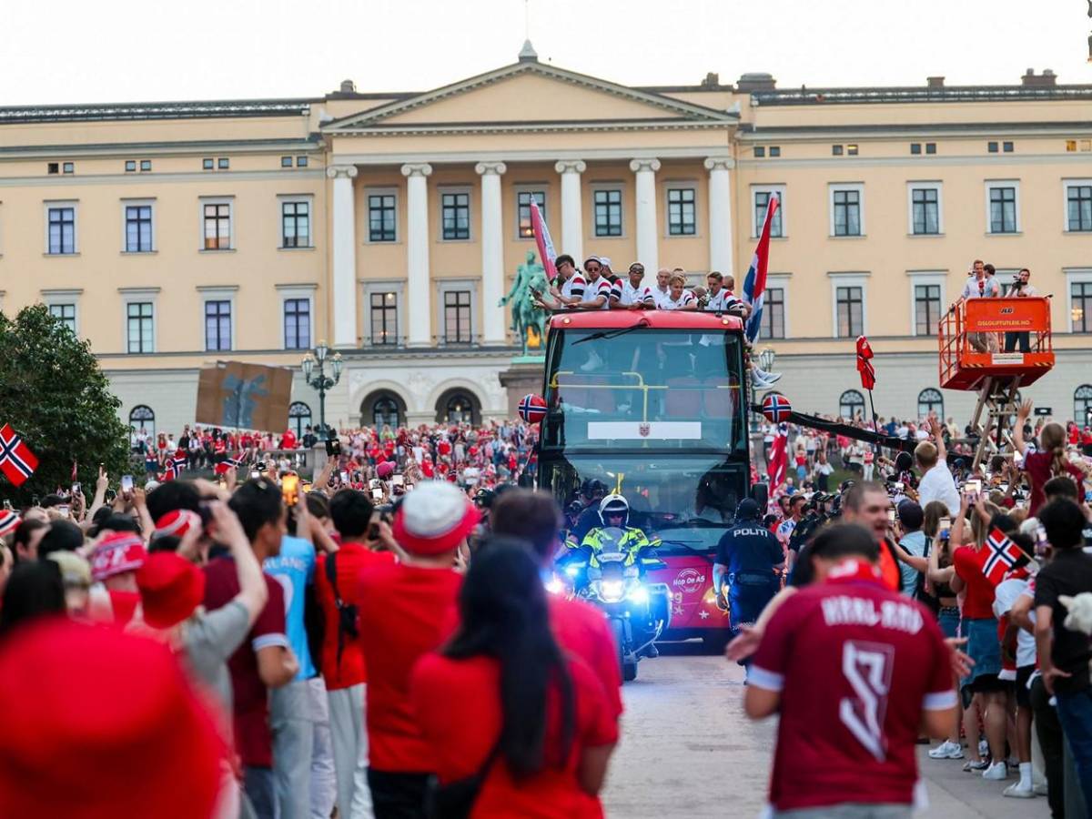 Oslo se rinde ante Haaland: así fue el emotivo recibimiento a la selección de Noruega