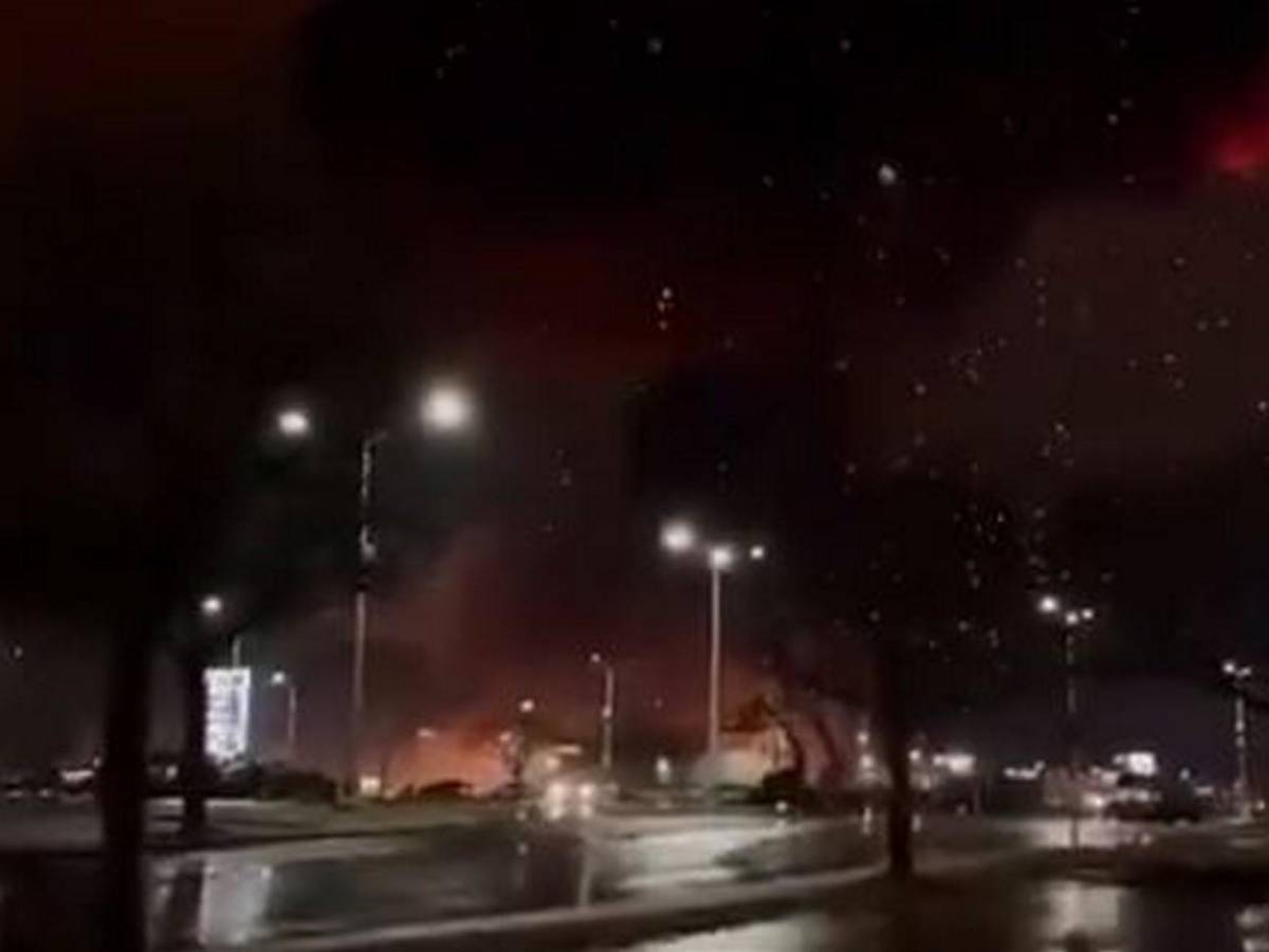 Tragedia aérea en Filadelfia: Seis mexicanos muertos, viviendas y carros destruidos