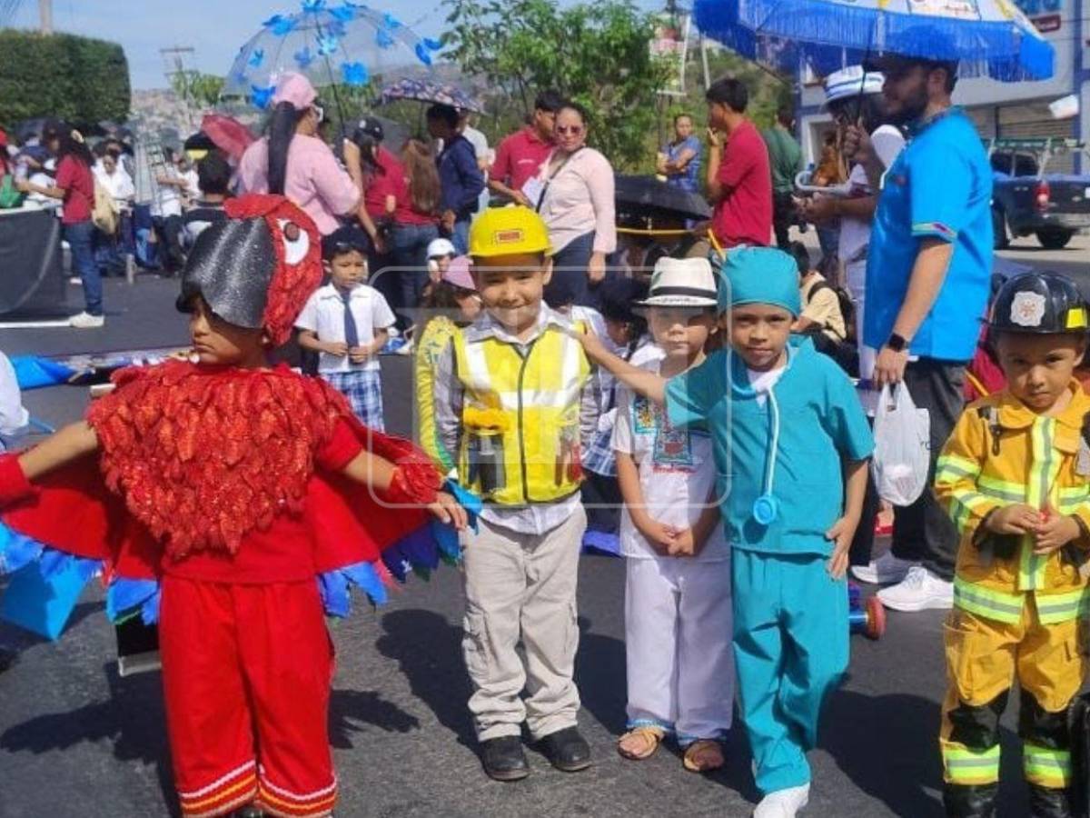 Color, música y acrobacias marcan los desfiles patrios de prebásica en Tegucigalpa