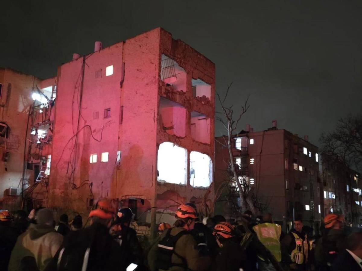 Israel al borde de la emergencia tras ataque con misiles iraníes que deja destrozos