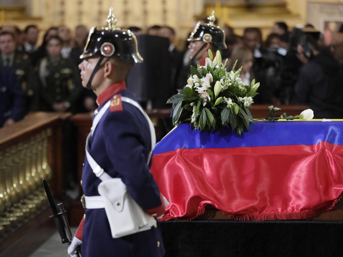 Petro no asiste a funeral de Uribe Turbay y lo llama ‘Mario’ durante minuto de silencio